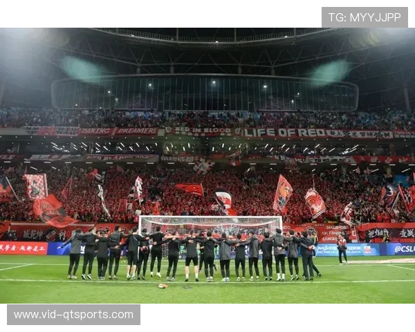 上海德比火药味十足,球迷冲突折射城市 rivalry 上海德比火药味十足,球迷冲突折射城市 rivalry